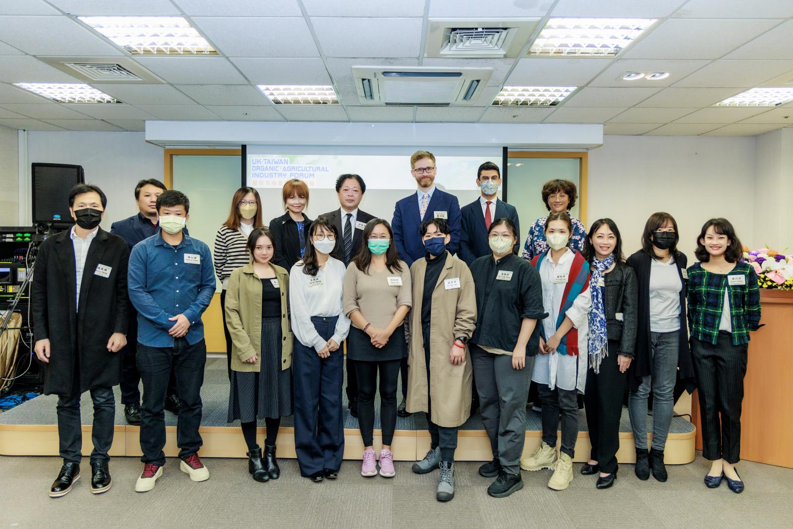 A group photo of staff from the Council of Agriculture and the British Office Taipei.
